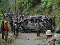 Momen Evakuasi Mobil Terperosok di Jalur Gunung Bromo