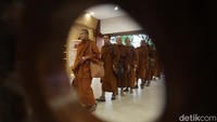 Acara penyambutan sekaligus pelepasan Bhikkhu Thudong di Taman Mini bertemakan Be Enlightened in Harmony yang menjadi pesan kunci dalam pelaksanaan perayaan Tri Suci Waisak 2568 BE tahun 2024 yang puncaknya di gelar di Pelataran Candi Borobudur pada 23 Mei mendatang.  