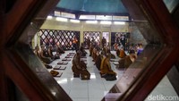 Mereka akan menjalankan Thudong dan dilanjut dengan serangkaian ritual penyambutan Waisak hingga puncak perayaannya saat Detik-detik Waisak 2568 BE pada Kamis, 23 Mei 2024 pukul 20.52.42 WIB di Candi Borobudur.  