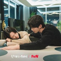 Drama Korea Lovely Runner ramai menjadi perbincangan selama penayangannya. Drama komedi romantis ini menampilkan chemistry aktor tampan Byeon Woo Seok dan si cantik Kim Hye Yoon. Foto: dok. tvN