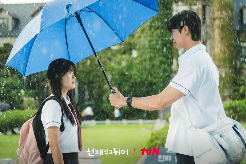 Momen Romantis Drakor Lovely Runner, Bikin Fans Baper Guling-Guling