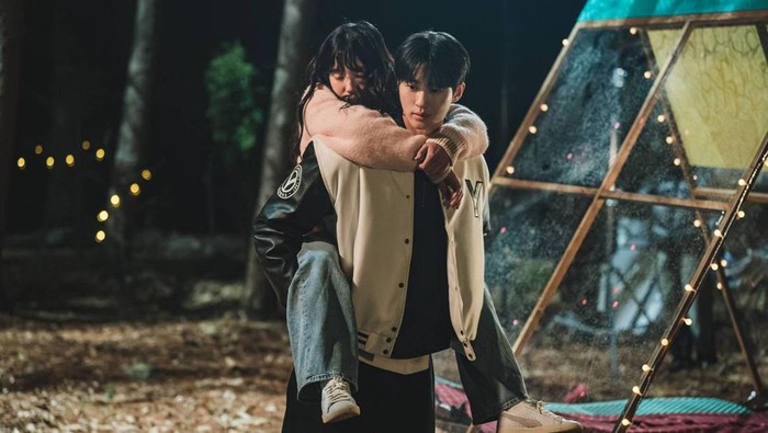 Momen Romantis Drakor Lovely Runner, Bikin Fans Baper Guling-Guling