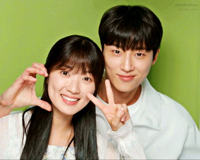 Penggemar tak kalah baper melihat adegan kencan pertama Byeon Woo Seok dan Kim Hye Yoon. Meskipun berencana menyatakan perasaannya, Sun Jae keduluan Im Sol yang mengajaknya berteman. Foto: dok. tvN