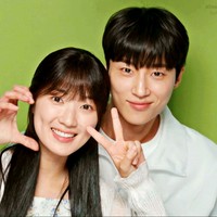 Penggemar tak kalah baper melihat adegan kencan pertama Byeon Woo Seok dan Kim Hye Yoon. Meskipun berencana menyatakan perasaannya, Sun Jae keduluan Im Sol yang mengajaknya berteman. Foto: dok. tvN