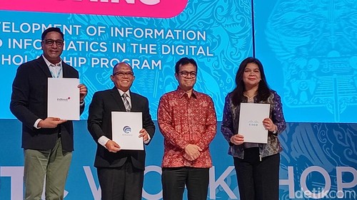 Wamenkominfo Nezar Patria (dua dari kanan) membuka Workshop Tahunan Global DTC di Nusa Dua, Badung, Selasa (14/5/2024). (Aryo Mahendro/detikBali).