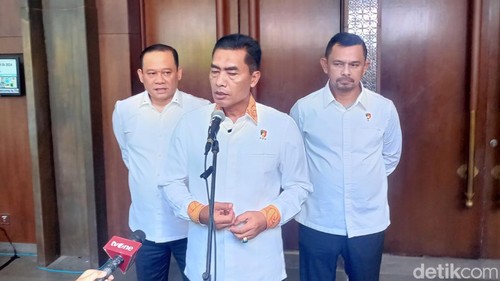Kepala Badan Reserse Kriminal (Kabareskrim) Polri Komjen Wahyu Widada memberi penjelasan pengejaran buronan pengendali jaringan hydra, Selasa (14/5/2024).