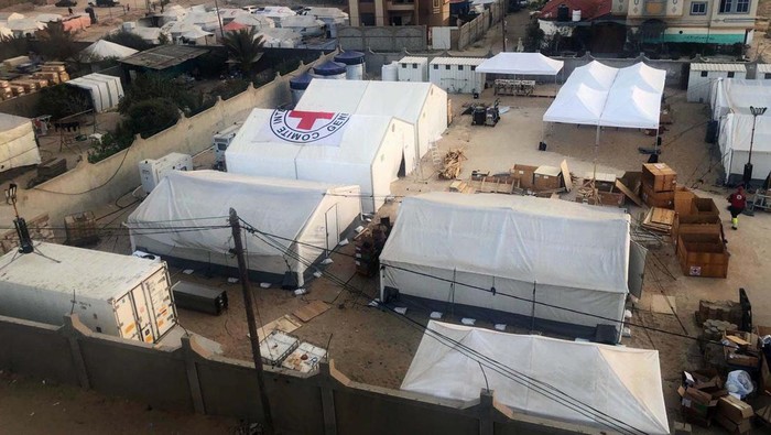 Komite Internasional Palang Merah (ICRC) membuka rumah sakit lapangan di Rafah, Gaza. Rumah sakit lapangan ini berkapasitas 60 tempat tidur.