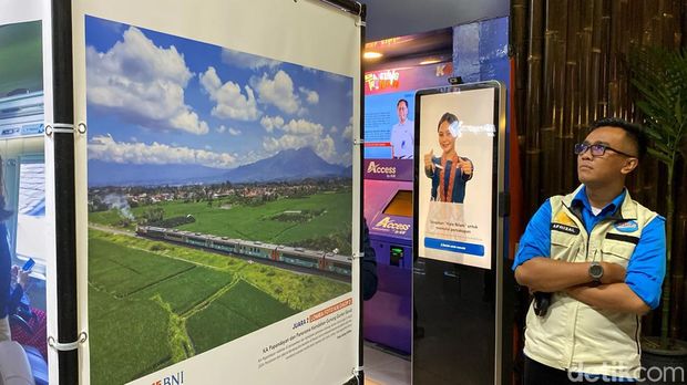 Pameran foto di Stasiun Bandung.