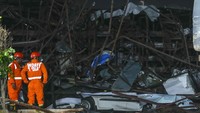 Sebelumnya, pernyataan dari pemerintah kota mengatakan bahwa 60 orang telah diselamatkan dan dirawat di rumah sakit.