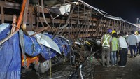 Papan reklame yang runtuh berukuran 70 kali 50 meter, menurut sebuah postingan di platform media sosial X oleh kepolisian Mumbai.