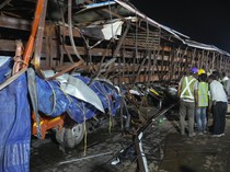 Papan Reklame di India Roboh gegara Hujan, 12 Orang tewas-60 Terluka