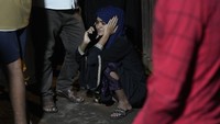 Mumbai dilanda angin kencang disertai hujan dan badai debu pada hari Kamis yang menumbangkan pepohonan dan menyebabkan pemadaman listrik singkat di beberapa bagian kota, serta gangguan pada jaringan kereta api kota.