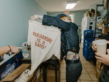 Paramore Ikut Viral Usai Buka Konser The Eras Tour di Paris! Paramore Ikut Viral Usai Buka Konser The Eras Tour di Paris!