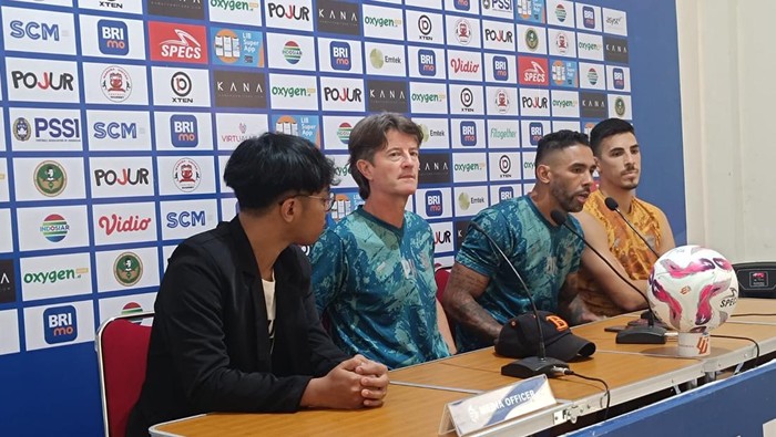 Pelatih Borneo FC Pieter Huistra