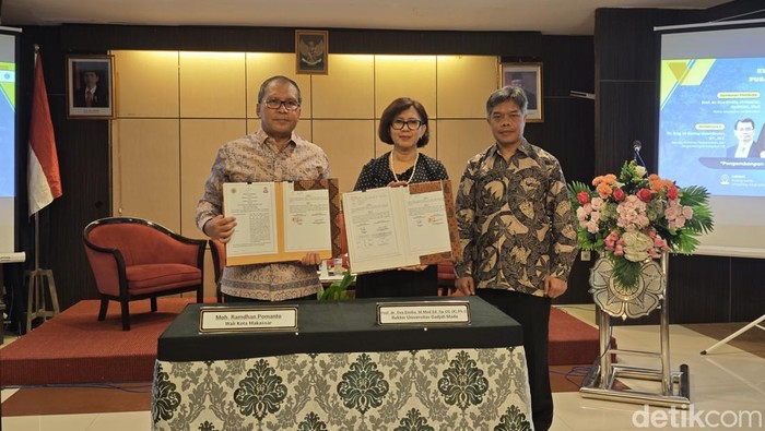 Penandatanganan MoU oleh Rektor Universitas Gadjah Mada Prof dr Ova Emilia M.Med., Ed., Sp.OG (K), Ph.D dan Wali Kota Makassar Moh Ramdhan Danny Pomanto.