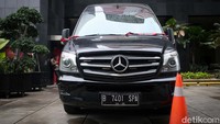 Tindak pidana itu dilakukan SYL bersama-sama dengan dua terdakwa lainnya yaitu Sekretaris Jenderal Kementan Kasdi Subagyono dan Direktur Alat dan Mesin Pertanian Direktorat Jenderal Prasarana dan Sarana Kementan Muhammad Hatta.  