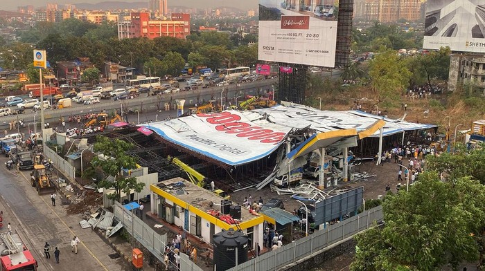 Penampakan Pom Bensin di India Tertimpa Papan Reklame A view of damaged fuel station after a massive billboard fell during a rainstorm in Mumbai, India, May 14, 2024. REUTERS/Hemanshi Kamani