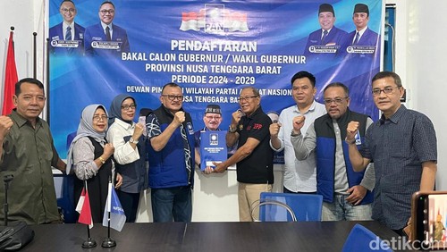 Penyerahan berkas pendaftaran tim pemenangan Lalu Gita Ariadi sebagai bacagub di DPW PAN NTB, Selasa (14/5/2024) siang. (Lalu Helmy Akbar/detikBali)