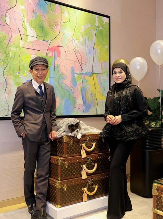 “Sementara semua mata tertuju pada Rafah, kalian orang-orang kaya sibuk merayakan ulang tahun kucing – tidak sensitif,” kata seorang netizen merujuk pada kota Gaza selatan yang terlibat dalam konflik Israel-Hamas yang sedang berlangsung. Kasihan kucing... Mengapa kamu tidak membelanjakan uang itu untuk orang miskinmu?!!... Kamu membuang-buang uangmu,” sindir netizen lain.  Foto: dok. Instagram @Haliza Maysuri