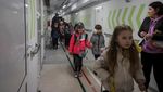 Potret Aktivitas Sekolah Bunker di Ukraina