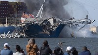 Insiden tersebut awalnya menghentikan lalu lintas di Pelabuhan Baltimore, yang menempati peringkat pertama di Amerika Serikat dalam beberapa kategori kargo tersibuk, termasuk mobil dan truk ringan, mesin pertanian dan konstruksi, gula impor, dan gipsum impor, menurut negara bagian Maryland. Sejak kecelakaan itu, empat jalur sementara telah dibuka, sehingga beberapa pengiriman dapat dilanjutkan.