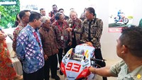 Berkelir putih, motor tersebut diketahu dipajang di booth ExxonMobil sebab melalui PT ExxonMobil Lubricants Indonesia, perusahaan itu adalah salah satu sponsor motor berjenis MotoGP Gresini Racing yang ditunggani Marquez.  