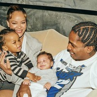 Anak pertama Rihanna dan A$AP Rocky genap berusia dua tahun baru-baru ini. Untuk merayakannya, A$AP Rocky foto-foto kebersamaan mereka bersama kedua buah hati di Instagram, Selasa (14/5/2024). (Foto: instagram/@asaprocky)
