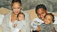 Jarang Terekspos, Potret Rihanna dan A$AP Rocky Pamer Wajah Dua Anak