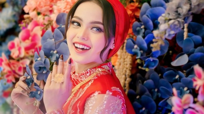 Putri Isnari