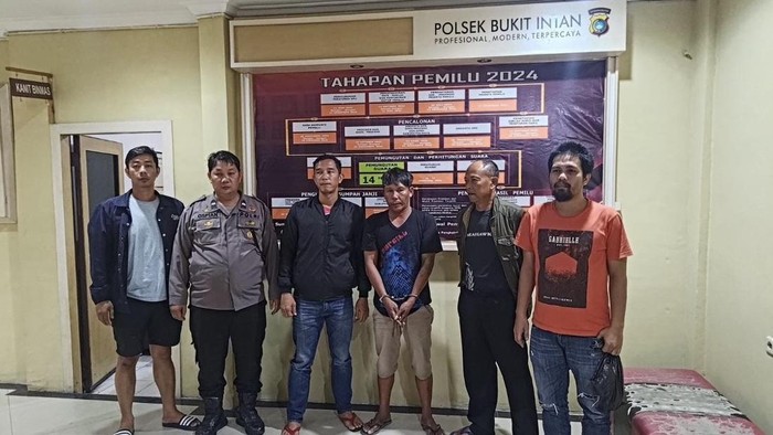 Benny tewas ditusuk gunting oleh Rusli alias Tebek, rekannya sendiri. Berikut ini kronologi duel berdarah tersebut.