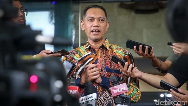 Senyum Nurul Ghufron usai Diperiksa Dewas KPK