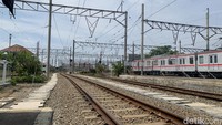 Menurut Pamela, di Stasiun Jakarta terdapat 2 bunker peninggalan Belanda yang salah satunya berada di Stasiun Jakarta Kota. Jika berada di kawasan Stasiun Jakarta Kota, traveler juga bisa sekalian mampir ke Galeri MRT untuk melihat sejarah serta benda-benda arkeologi yang ditemukan oleh MRT semasa pembangunannya secara gratis. 