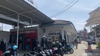 Tak hanya Stasiun Manggarai, Belanda memperluas jaringan kereta api yang salah satunya adalah Stasiun Depok. Pengangkutan barang mulai dari hasil pertanian hingga tambang dan transportasi para pejabat tinggi dilakukan juga di Stasiun Depok. 