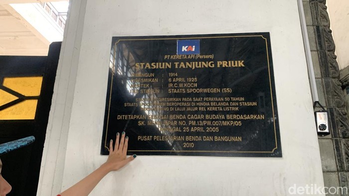 Serunya Jelajah Stasiun Kereta dari Masa ke Masa Kereta Api dikenal sebagai salah satu transportasi tua di Indonesia. Stasiun-stasiun yang ada di kawasan Jakarta pun punya sejarah panjang yang menarik disimak, Selasa (14/5/2024).