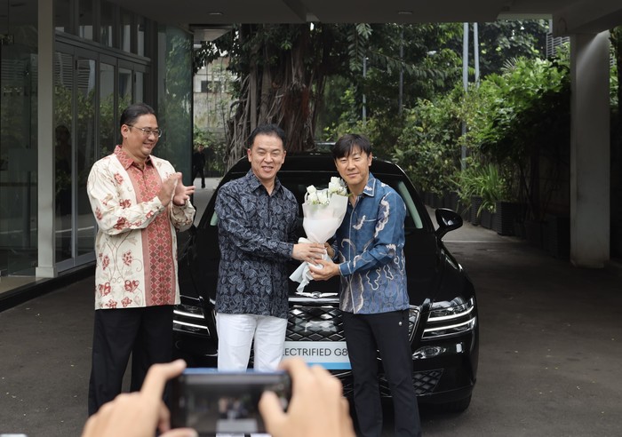 Shin Tae-yong dapat mobil Genesis Electrified G80 dari Hyundai.