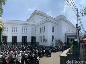 Ada Bunker di Stasiun KA Tanjung Priok, Konon Tembus ke Pelabuhan