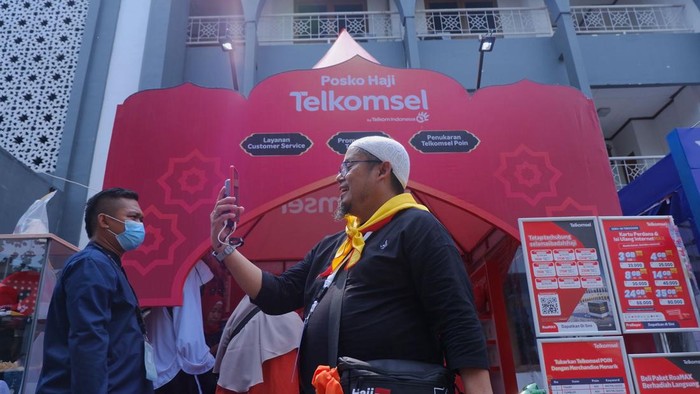 Telkomsel menyediakan paket roaming bagi jamaah Haji 2024.