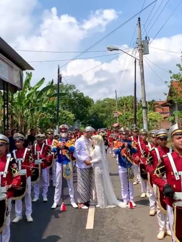 Viral aksi drum band di acara pernikahan jadi atensi publik