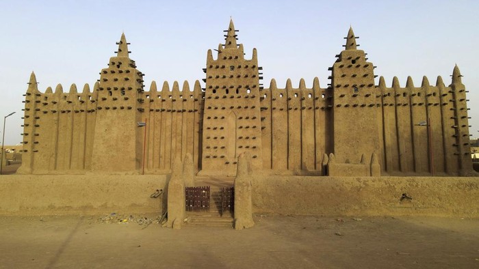 Malians take part in the annual replastering of the world's largest mud-brick building, the Great Mosque of Djenne, Mali, Sunday, May 12, 2024. The building has been on UNESCO's World Heritage in Danger list since 2016. The mosque and surrounding town are threatened by conflict. Djenne's mosque requires a new layer of mud each year before the start of the rainy season in June. (AP Photo/Moustapha Diallo)
