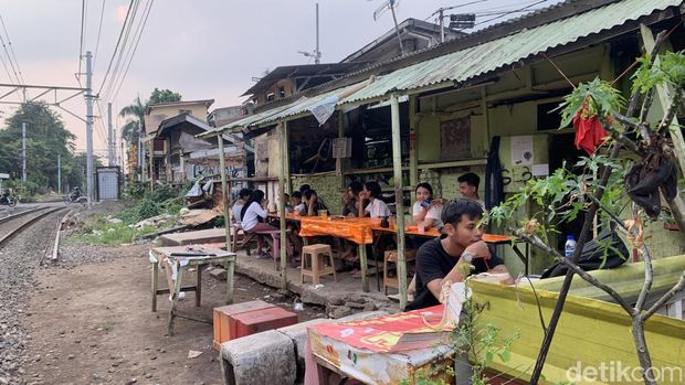 Warung Pancong Yaya, warung pancong legendaris di Menteng