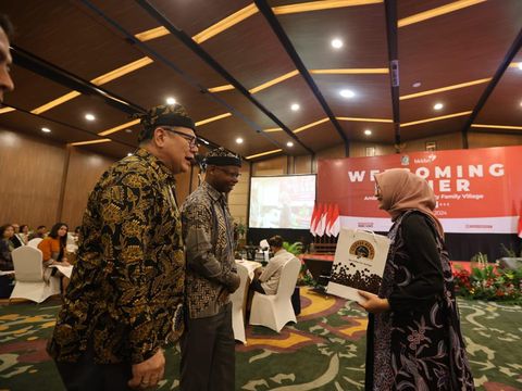 17 delegasi dari 12 negara dan organisasi internasional melakukan kunjungan kerja dalam rangkaian acara Ambassador Goes To Kampung KB. Selama tiga hari, 13 - 15 Mei 2024