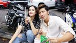 Momen Aditya Zoni Saat Jajan di Minimarket hingga Floating Breakfast