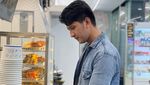 Momen Aditya Zoni Saat Jajan di Minimarket hingga Floating Breakfast