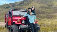 Pernikahan keduanya terjadi pada Desember 2021. Mereka juga dikaruniai seorang anak laki-laki bernama Zayn Serdar Enver Warman. Foto: Instagram @real_aditya1