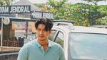 Momen Aditya Zoni Saat Jajan di Minimarket hingga Floating Breakfast
