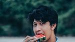 Momen Aditya Zoni Saat Jajan di Minimarket hingga Floating Breakfast