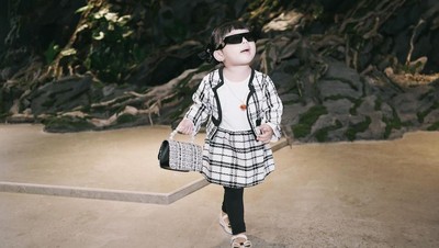 7 Foto Gemas Anak Aurel Liburan Bareng KD, Stylish Pakai Adidas hingga Gucci