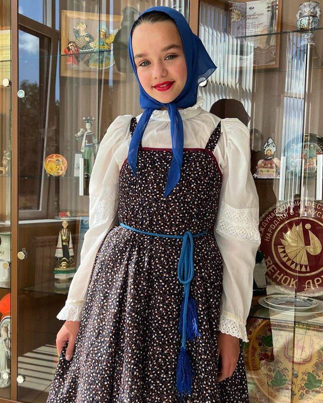 Ia pertama kali jadi sorotan pada 2017. Ketika itu, Anastasiya sudah menjadi model cilik yang cukup sukses. Ia sering membintangi berbagai pemotretan brand busana anak, termasuk Chobi Kids dan Kenguru. Foto: Instagram Anastasiya Knyazeva