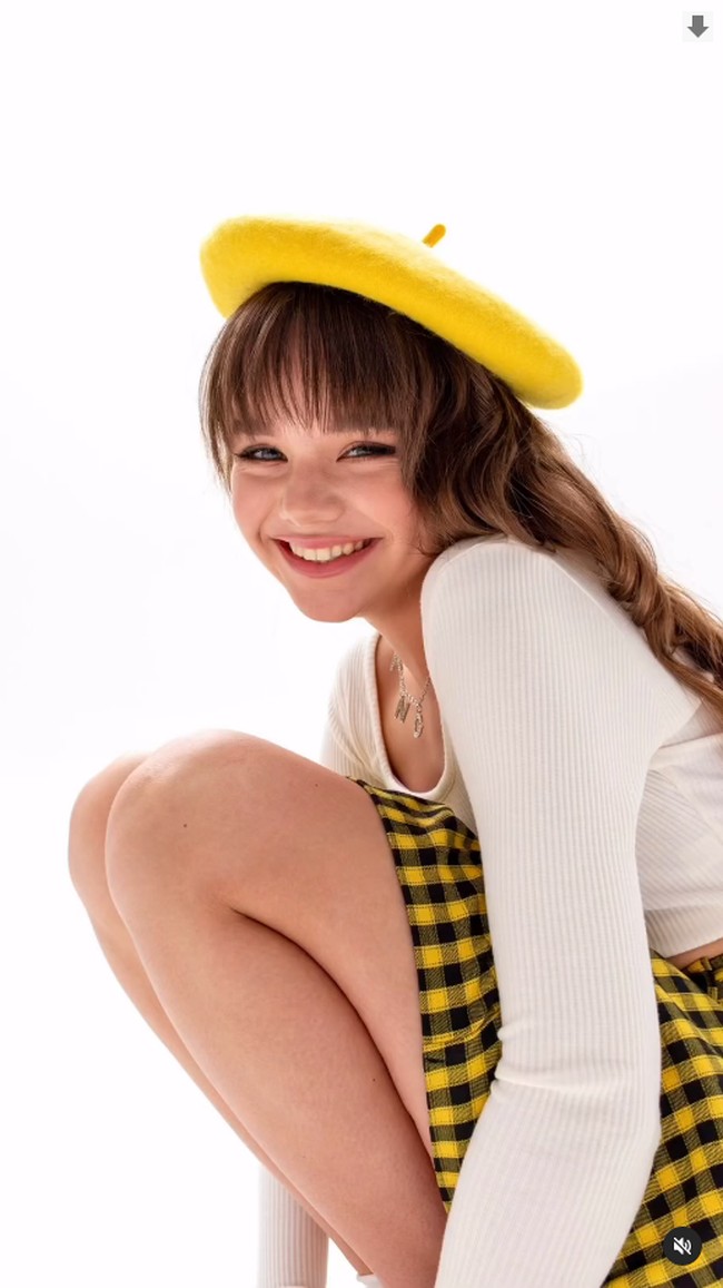 Gadis tersebut mulai mengenal dunia modeling sejak berusia empat tahun. Banyak orang mendukungnya untuk jadi calon model runway seperti banyak peragawati terkenal dari Rusia. Foto: Instagram Anastasiya Knyazeva