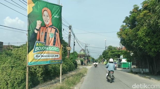 Baliho Nurul Azizah di Bojonegoro.